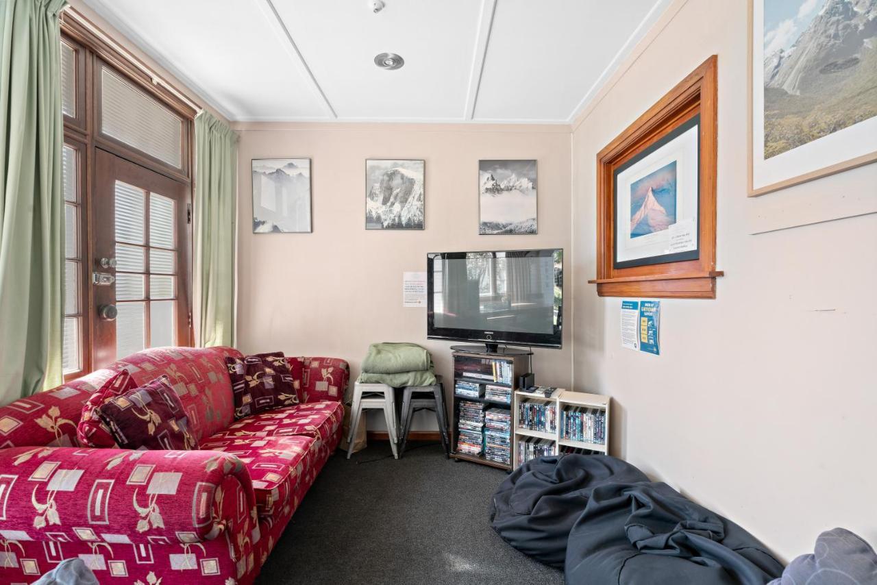 Mountain View Backpackers Hostel Wanaka Exterior photo